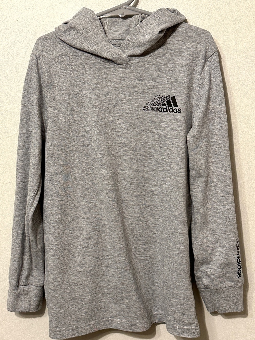 EUC adidas boys long sleeve hooded T Shirt. Gray in size 7